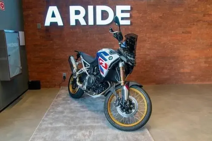 BMW F 900 GS TRHOPHY PRO BRANCA