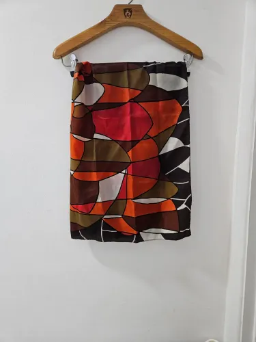 Lenço de seda com estampa abstrata