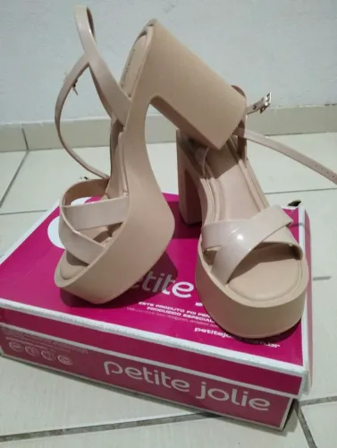 Sandália Petite Jolie Bege Nova