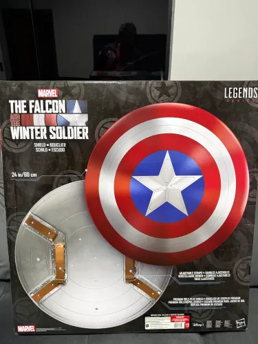 AVENGERS LEGENDS ESCUDO CAPITAO AMERICA - HASBRO HASBRO