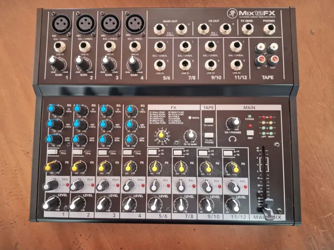 Mesa de som Mackie Mix12FX