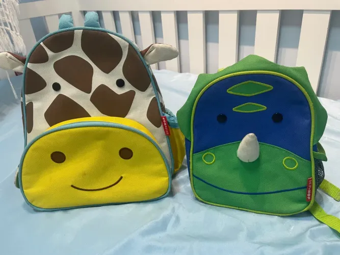 Mochilas Skip Hop Girafa e Dinossauro