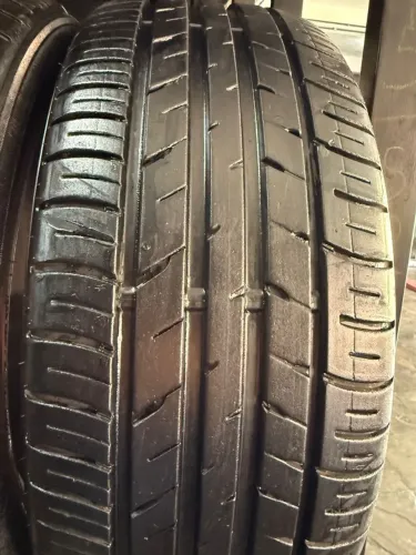 Pneu Dunlop X 225/45/17 de 90 % vida útil