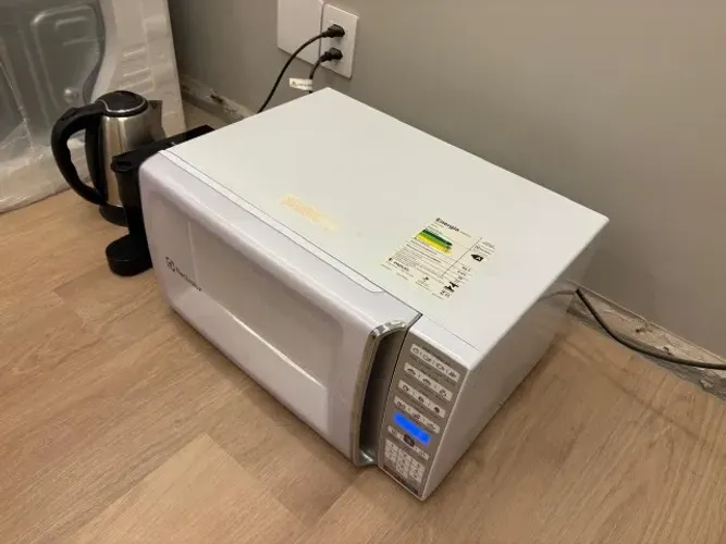 Micro-ondas Electrolux 34L Branco (MEO44)