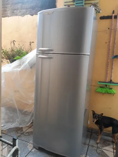 Geladeira Electrolux 2 portas 48L Prata
