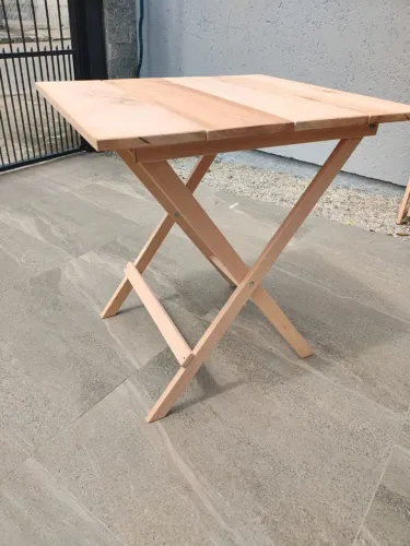 Mesa dobrável em madeira
