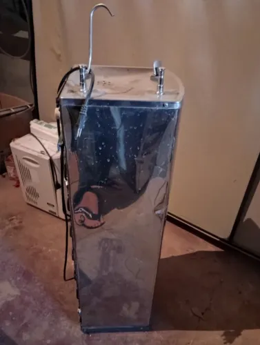 Bebedouro / Purificador de coluna Inox usado com marcas de uso, 127volts  funcionado perfe