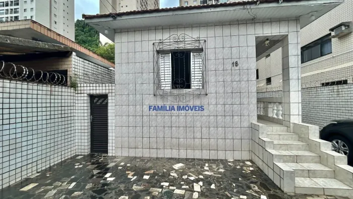 Terreno à venda 10,2 X 30 com casa no Marapé Santos/SP