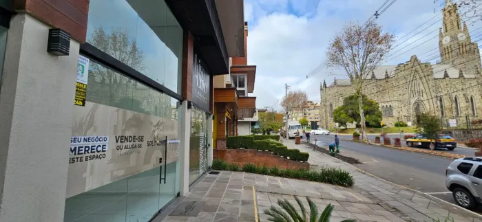 SALA COMERCIAL PARA LOCAÇÃO COM VISTA PARA A CATEDRAL DE CANELA