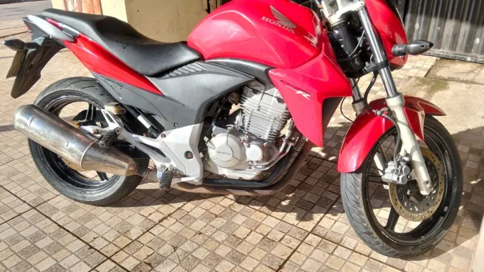 CB 300 no precinho 