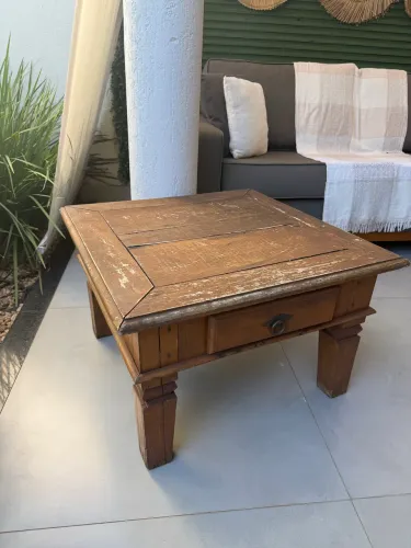 Mesa Lateral em Madeira Rústica
