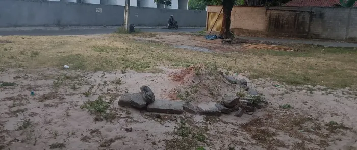 Vende-se um terreno na avenida principal do Timbuba