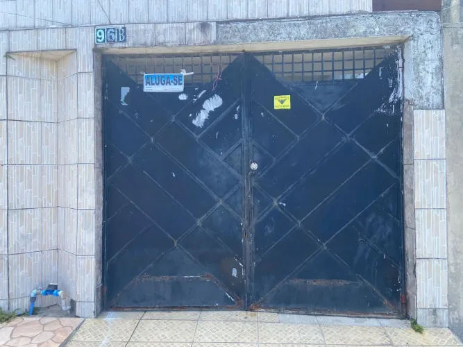 Aluga-se casa no Eustaquio Gomes 2 ruas por trás do supermercado super mix