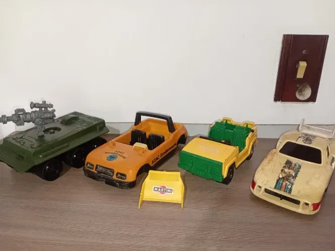 Conjunto carros de brinquedo antigos