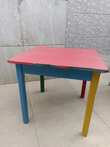 Mesa de madeira infantil