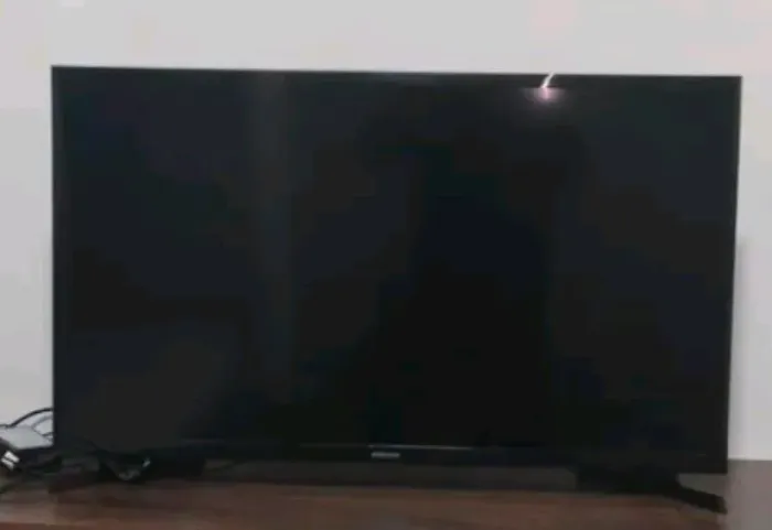 TV UN32J4000AG
