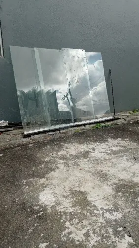 Vendo estas 2 janelas falta o kit ferragem