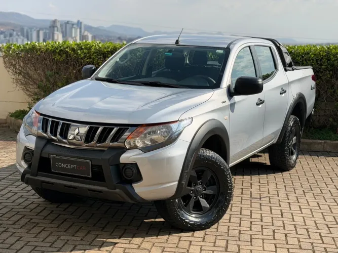 Mitsubishi L200 Tri. Outdo. GLS 2.4 CD 4X4 Die. AUT 2022