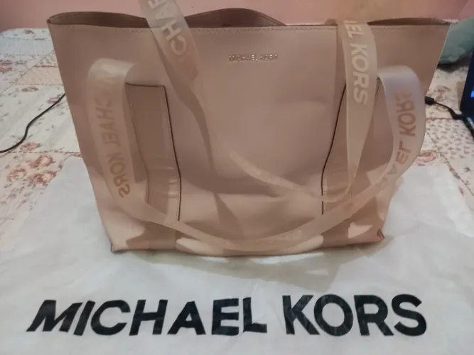 BOLSA MICHAEL KORS ótima para academia/faculdade/trabalho