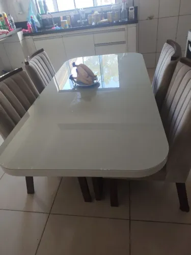Mesa de jantar com cadeiras ( Usado)