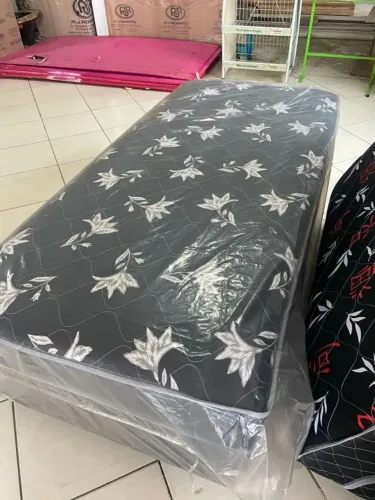 Cama de solteiro boa e confortável