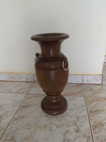 Vaso de madeira nobre 
