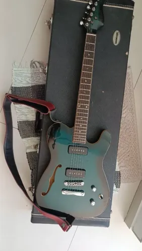 Guitarra Wesley (fabricada na Inglaterra)