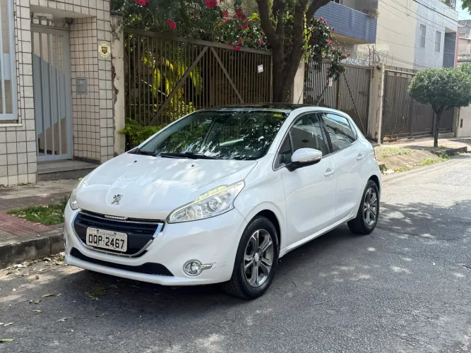 Peugeot 208 Griffe 1.6 Flex 16V 5P Aut. 2014