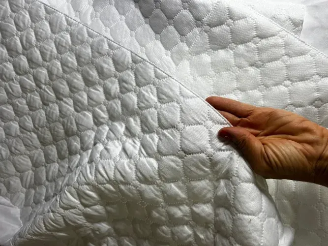 Saia para Cama Box Queen Matelassada Branca Karsten