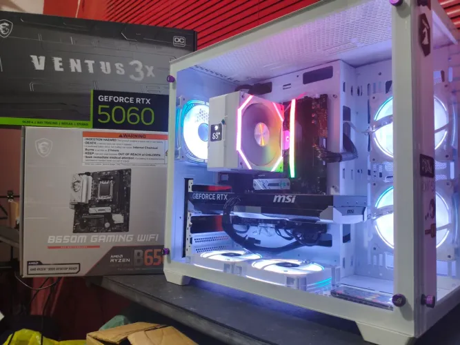 PC GAMER RYZEN 7 7700X B650 WI FI 16GB RX 6600 VENDO/TROCO