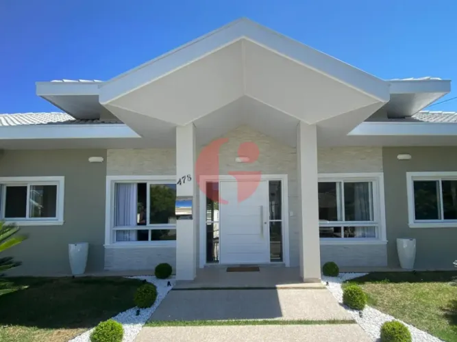 Casa térrea em condomínio fechado à venda com 3 quartos sendo 3 suítes- 460 m² terreno- Ur