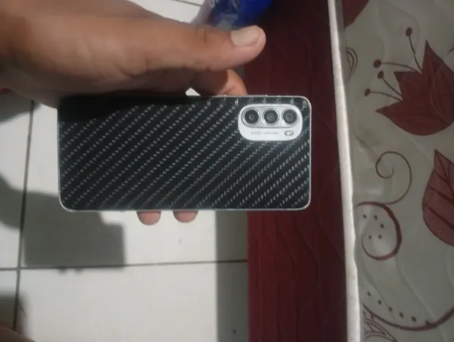 O celular tá tudo bom só tá trincado