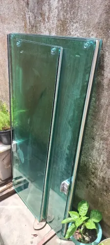 Janela em L COMPLETA - 3m x 1,40m alumínio e vidro - 6 folhas + trilhos.