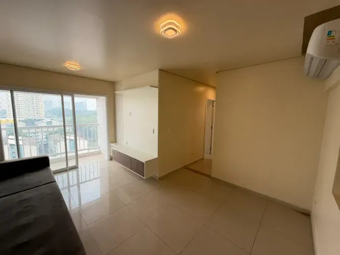 View club, semi mobiliado, novinho.