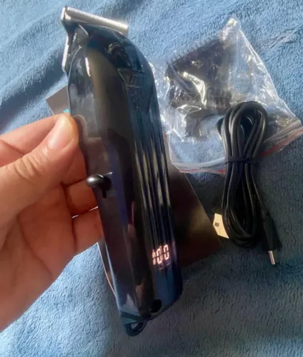 MÁQUINA DE CORTAR E APARAR VGR PROFISSIONAL