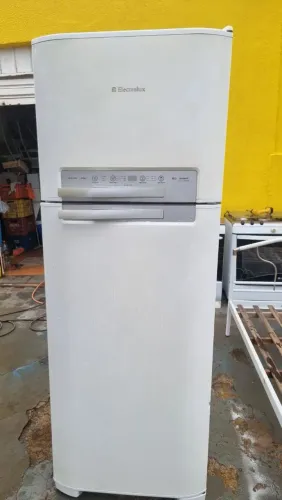 Geladeira Electrolux FROST FROST grande bem conservada ((ENTREGO GRATIS))