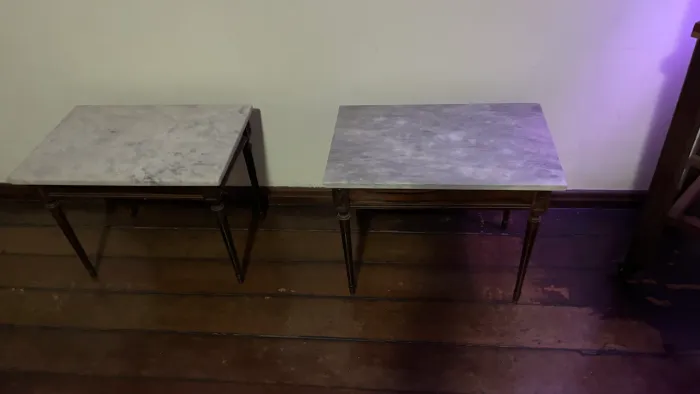 Vendo conjunto de 3 mesas de jacarandá com tampo de mármore 