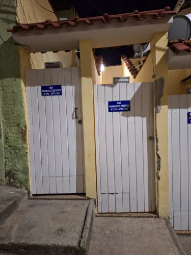 Aluga- se sobrado geminado na Engenhoca, Niterói-RJ