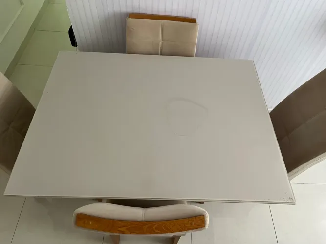 Mesa com 4 cadeiras 1,20x120.
