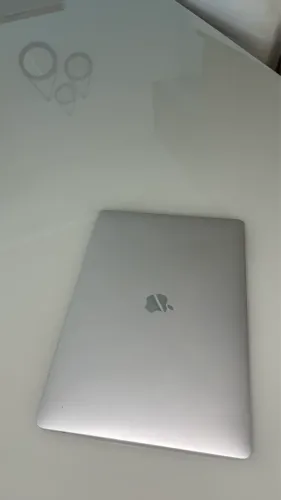 MacBook Pro Touch Bar | Intel Core i7 | 16GB RAM | SSD 512GB - R$ 3.200,00