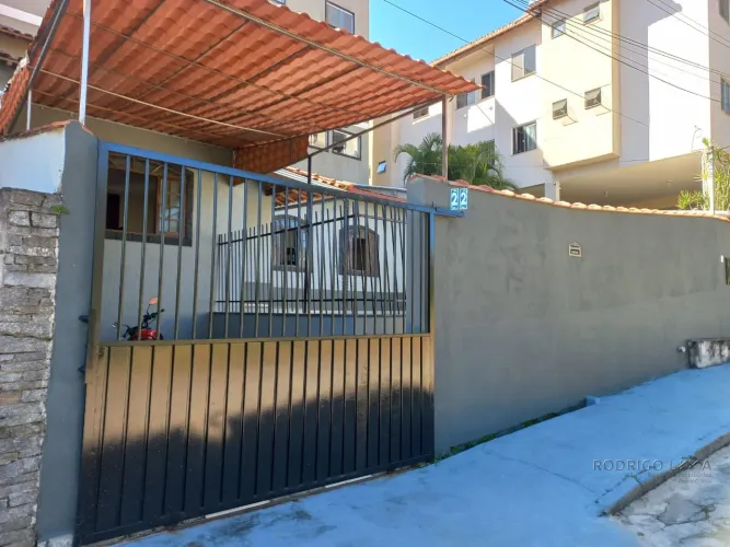Casa para venda em bairro nobre de São Lourenço MG