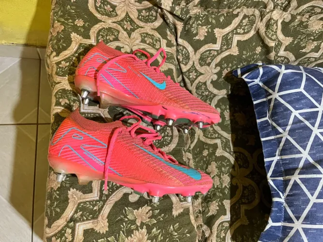 Vendo chuteira Nike Mercurial Air Zoom com travas de alumínio - TAM 40