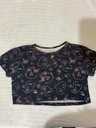 cropped preto com desenhos