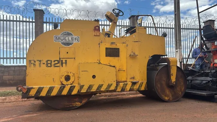 Rolo compactador tandem RT-82H Müller<br>Valor R$ 60.000,00