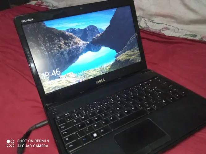 Notebook Dell Inspiron semi-novo pronto para uso