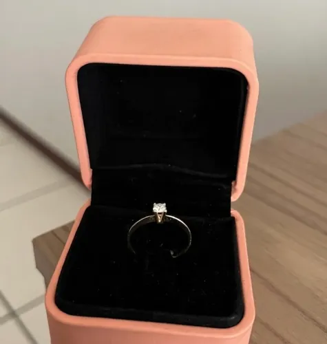 Anel ouro 18k com diamante
