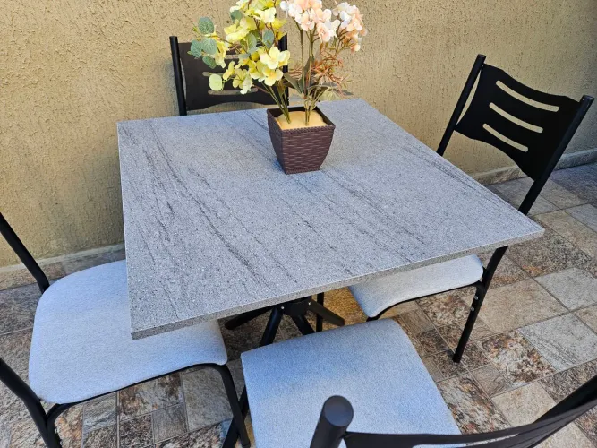 Mesa com 4 cadeiras, Entrego também!!