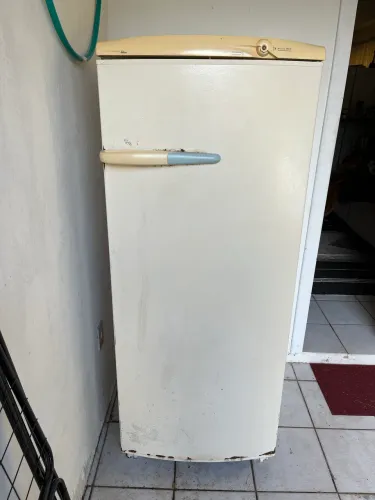 DOAÇÃO Geladeira