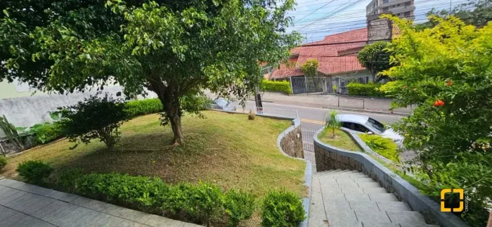 Casa com 4 dormitórios, suíte, terreno com 1.069,83 m², com viabilidade para 5 pavimentos