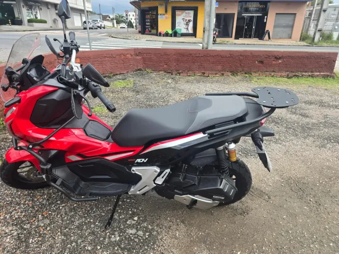 Honda ADV 2022 em excelente estado